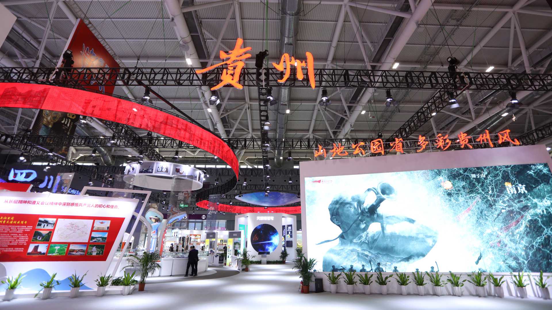 展台设计：以视觉冲击力抢占展会“C位”的艺术